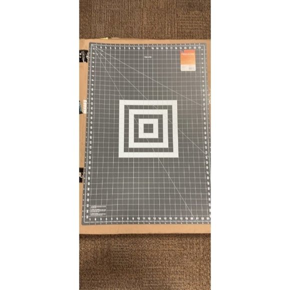 Fiskars Self Healing Cutting Mat - 18” x 24" Grid - Rotary Fabric Cutting Craft - Picture 1 of 2